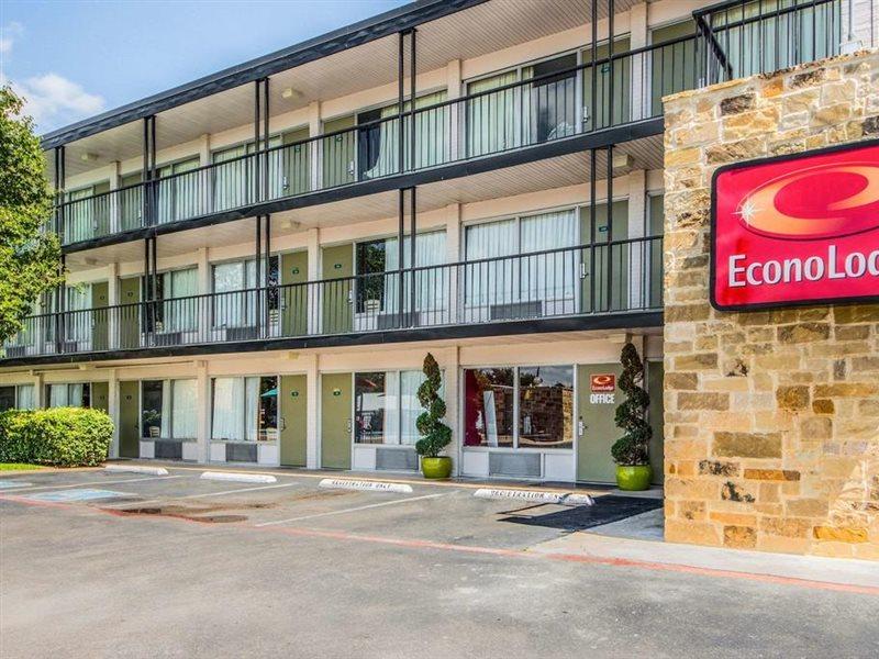 Econo Lodge Airport I-35 North Farmers Branch Exterior photo