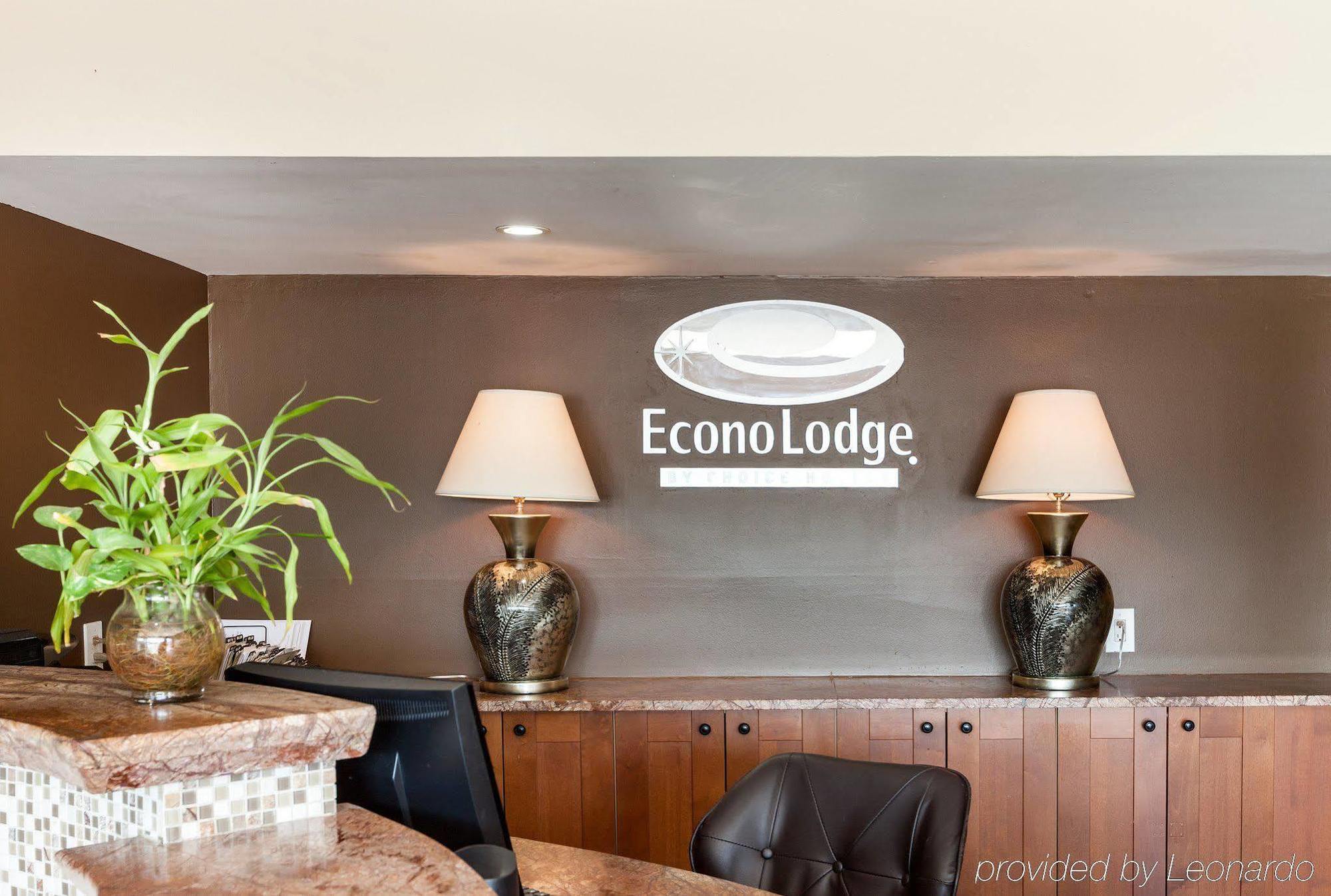Econo Lodge Airport I-35 North Farmers Branch Exterior photo